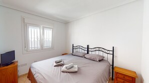 3 bedrooms, iron/ironing board, WiFi, bed sheets - Sucina 3-Bed Villa, Sleeps 6 & Pet Friendly (Sucina)