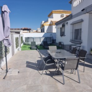 Outdoor dining - Sucina 3-Bed Villa, Sleeps 6 & Pet Friendly (Sucina)