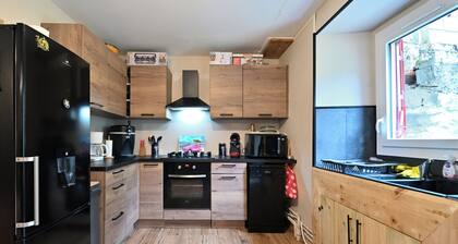 Holiday Home 'Pays De L'ours - Pyrénées' with Mountain View, Private Terrace and Wi-Fi