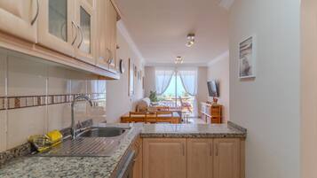 Fridge, microwave, oven, coffee/tea maker