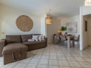 TV - Sol del Conde Holiday Apartment: Your Retreat in Costa Adeje (Costa Adeje)