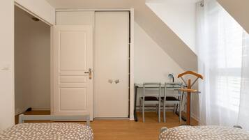 2 bedrooms, iron/ironing board, free WiFi, bed sheets