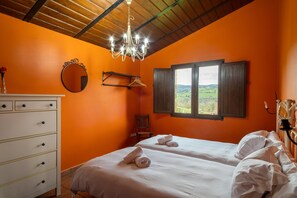 3 chambres, fer et planche à repasser, Wi-Fi gratuit, draps fournis