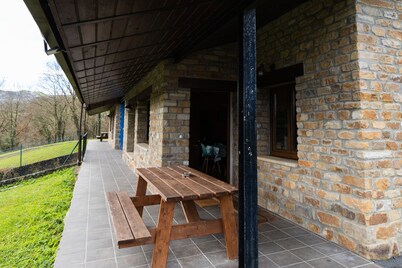 Casa rural 'Amama' con vistas a la montaña, piscina privada y jardín privado