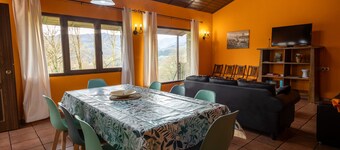 Maison de campagne "Amama" avec vue sur les montagnes, piscine privée et jardin privé