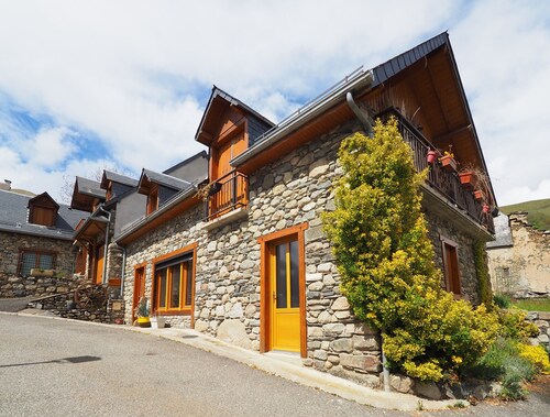 Appartement "La Grange" avec vue sur les montagnes, jardin privé et Wi-Fi