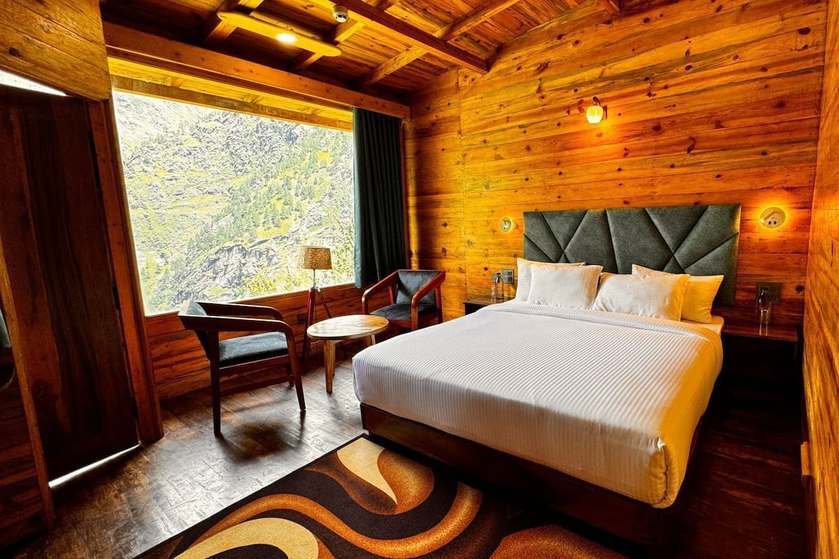 Luxury Double Room, Mountain View | Desk, laptop workspace, blackout drapes, iron/ironing board