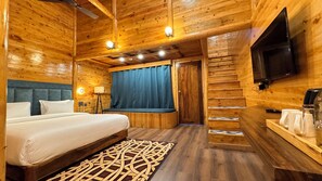 Suite Studio Luxe, vue montagne | Bureau, espace de travail pour ordinateur portable, rideaux occultants