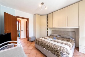 1 bedroom, WiFi (free), bed sheets