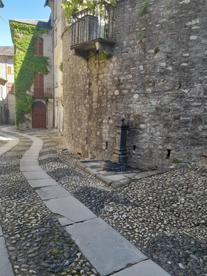 Property grounds - Apartment 'La Vista Sul Castello' with Mountain View, Wi-Fi and Air Conditioning (Compiano)