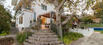 Country House 'Casa La Quinta' with Mountain Views, Heated Pool and Wi-Fi