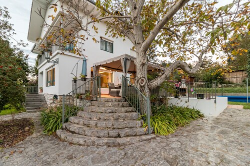 Country House 'Casa La Quinta' with Mountain Views, Heated Pool and Wi-Fi
