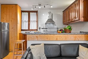 Interior - Refuge in the Gorge with Whirlpool (San Ignacio)