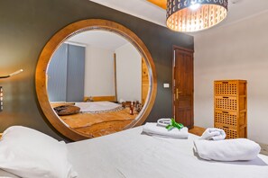 1 bedroom, iron/ironing board, bed sheets - Refuge in the Gorge with Whirlpool (San Ignacio)