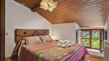 1 bedroom, bed sheets