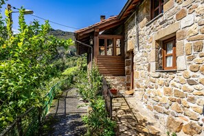 Property grounds - Secret Refuge in the Mountains of Asturias (Cazo)