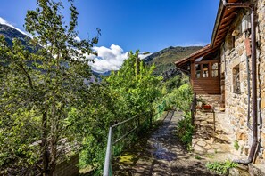 Property grounds - Secret Refuge in the Mountains of Asturias (Cazo)