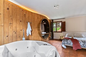 1 多间卧室、熨斗/熨衣板、床单