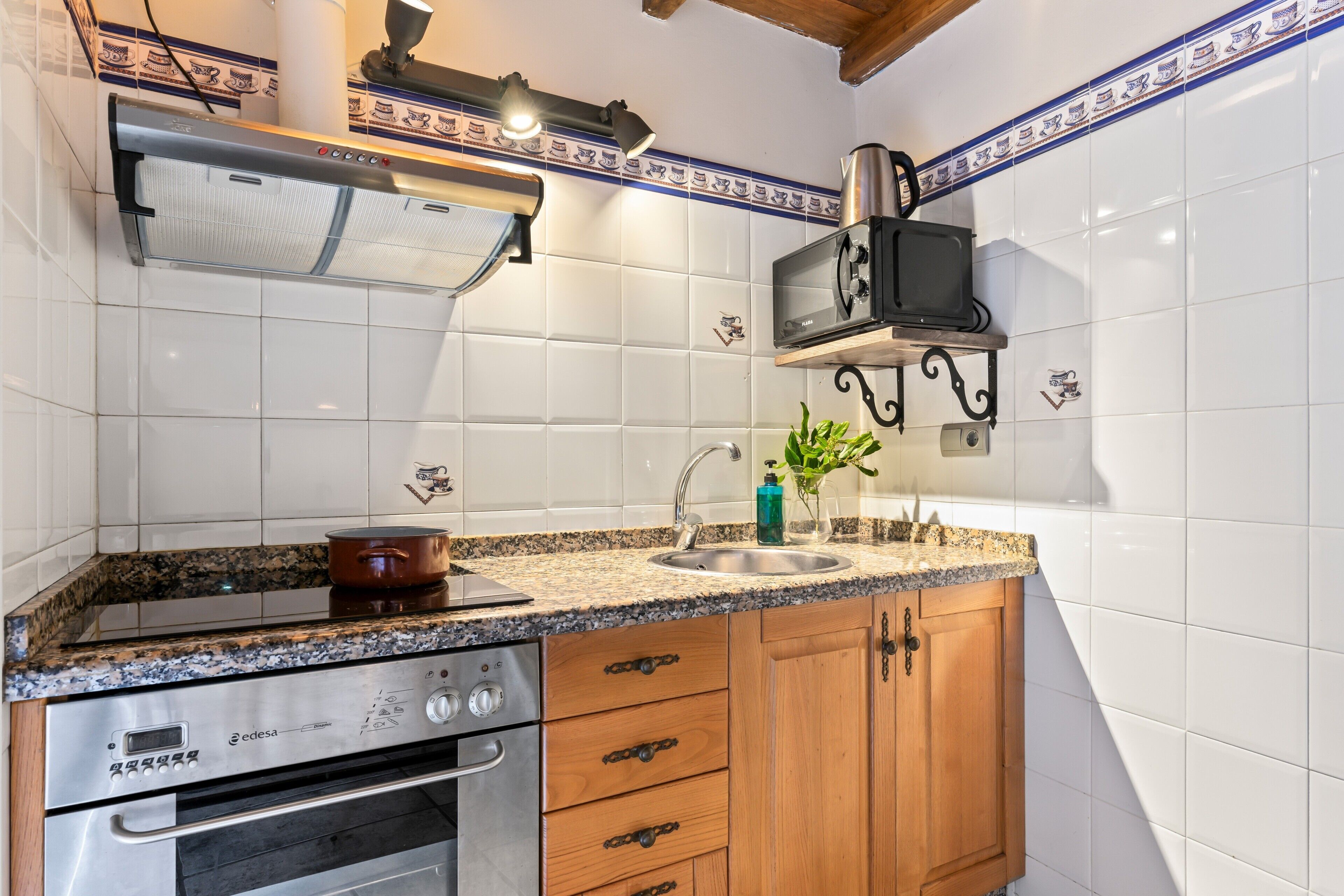 Fridge, microwave, stovetop, cookware/dishes/utensils