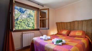 2 chambres, fer et planche à repasser, literie fournie