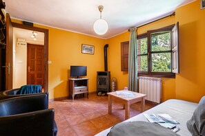 2 habitaciones, tabla de planchar con plancha y ropa de cama 