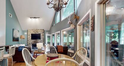 Mountain home dog friendly getaway, perfect for exploring