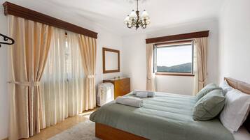 3 bedrooms, iron/ironing board, free WiFi, bed sheets
