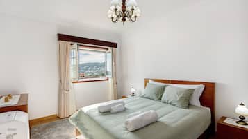 3 bedrooms, iron/ironing board, free WiFi, bed sheets