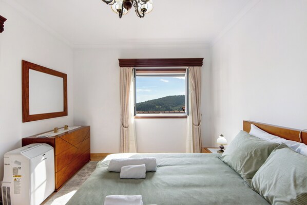 3 chambres, fer et planche à repasser, Wi-Fi gratuit, draps fournis