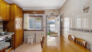 KĂŒhlschrank, Mikrowelle, Ofen, Herdplatte