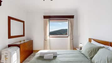 3 chambres, fer et planche à repasser, Wi-Fi gratuit, draps fournis