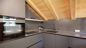 Réfrigérateur, four, plaque de cuisson, lave-vaisselle