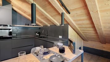 Frigorifero, forno, piano cottura, lavastoviglie