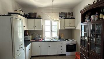 KylskÄp, mikrovÄgsugn, ugn och spishÀll