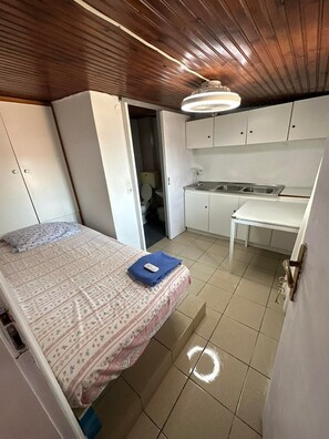 3 chambres, fer et planche à repasser, Wi-Fi gratuit, draps fournis
