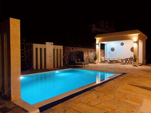 Indoor pool, 2 outdoor pools