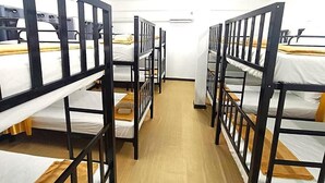 In-room safe, iron/ironing board (on request), WiFi (free) - Silom Guesthouse (Bangkok)