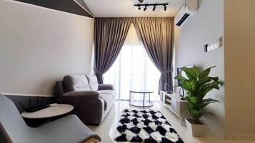 Standard-Apartment | Wohnbereich | 32-Zoll-Flachbildfernseher mit Digitalempfang