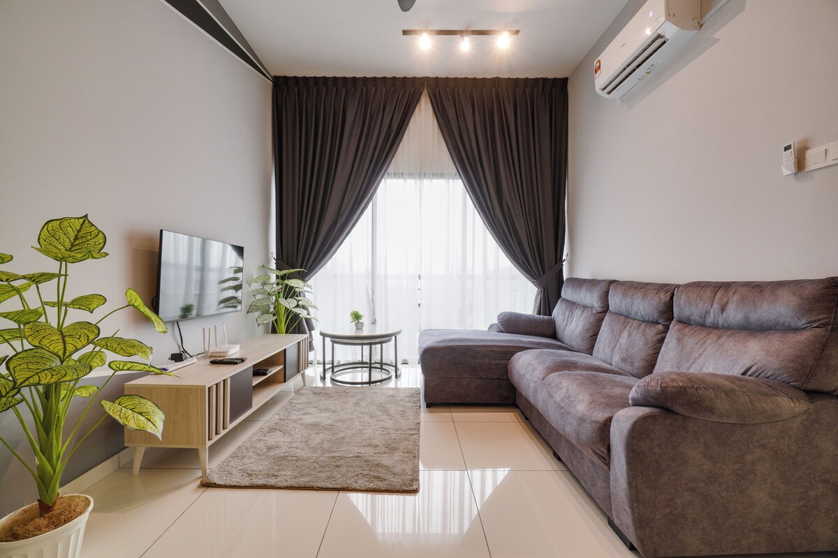 Apartament familiar, 4 dormitoris, no fumadors, vistes a la ciutat | Sala d'estar | Televisor de pantalla plana, Netflix i serveis de streaming 