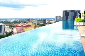 Indoor pool - The Horizon Ipoh Belle Vue by Grab A Stay (Ipoh)