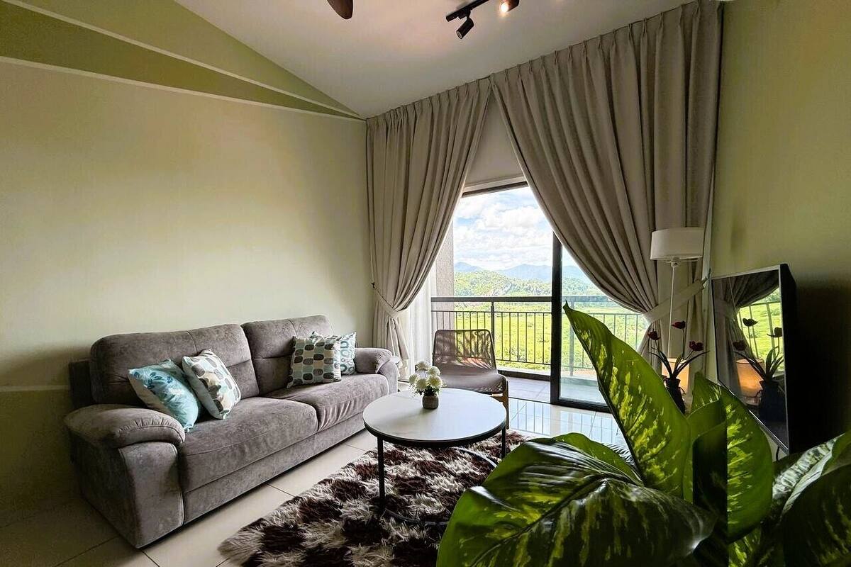 Classic Apartment, 2 Bedrooms, Non Smoking, City View | Living area | 32-inch flat-screen TV with digital channels, Netflix