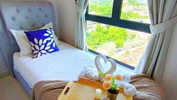 Apartamento estándar, vistas a la ciudad | Cortinas opacas, tabla de planchar con plancha, wifi gratis