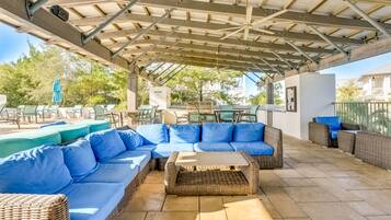 تناول الطعام بالخارج