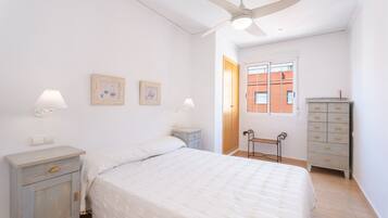 2 dormitorios, tabla de planchar con plancha, wifi gratis y ropa de cama