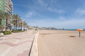 Beach nearby - Mont Pele Apartment with Private Terrace, Wi-Fi, and Air Conditioning (Cullera)