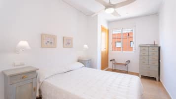 2 slaapkamers, een strijkplank/strijkijzer, gratis wifi, beddengoed