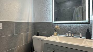 Towels, soap, shampoo, toilet paper