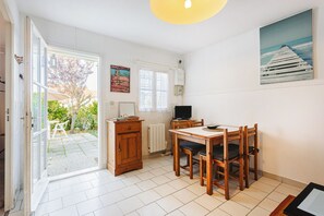 Dining - Apartment 'Location Oléron, Close to the Beach' with Private Garden (Dolus d' Oléron)
