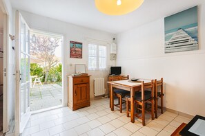 Dining - Apartment 'Location Oléron, Close to the Beach' with Private Garden (Dolus d' Oléron)
