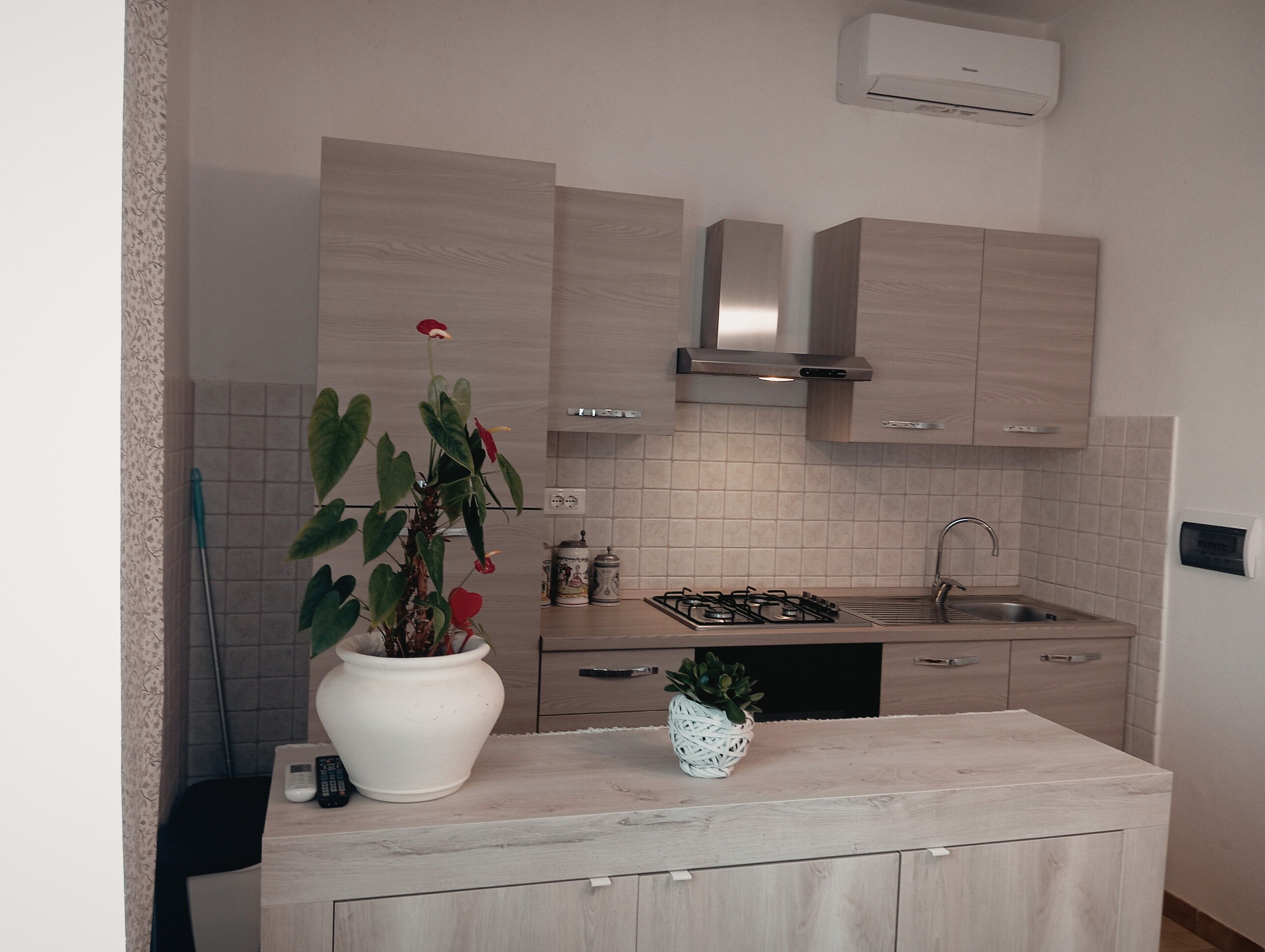 Geladeira, fogão, cooktop, cafeteira/chaleira